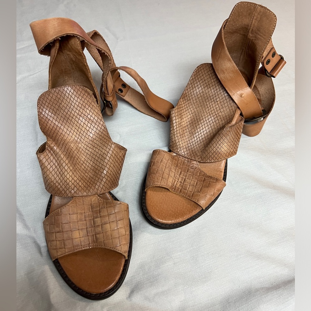 Veracruz Strappy Sandals